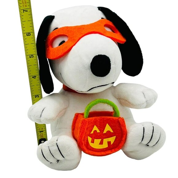Hallmark Snoopy Halloween Trick or Treat Plush Orange Mask Pumpkin Bag Peanuts - Picture 8 of 8